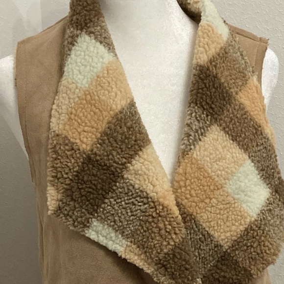 NWOT Glitzy Girlz Tan & Brown Open Front Sherpa Vest Size Small - Picture 7 of 13